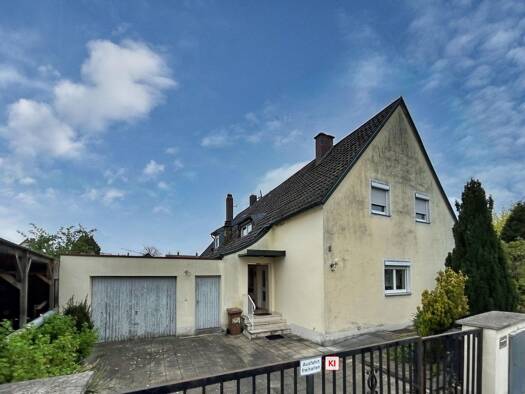 Doppelhaushälfte zum Kauf 230.000 € 5 Zimmer 112 m² 347 m² Grundstück Straubing Straubing 94315