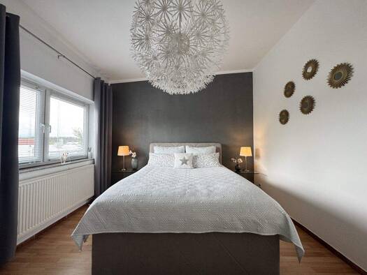 Haus zum Kauf 10 Zimmer 370 m² 1.000 m² Grundstück Rednitzhembach 91126