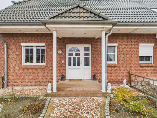 Haus zum Kauf 419.000 € 5 Zimmer 120 m² 286 m² Grundstück frei ab 01.04.2026 Lauenburg/Elbe 21481