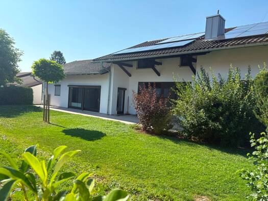 Einfamilienhaus zum Kauf 1.100.000 € 5 Zimmer 180 m² 880 m² Grundstück frei ab sofort Staffelsteinstraße 8 Bernau Bernau am Chiemsee 83233