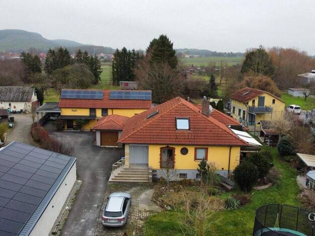 Haus zum Kauf 1.190.000 € 13 Zimmer 429 m² 1.870 m² Grundstück Iphofen Iphofen 97346