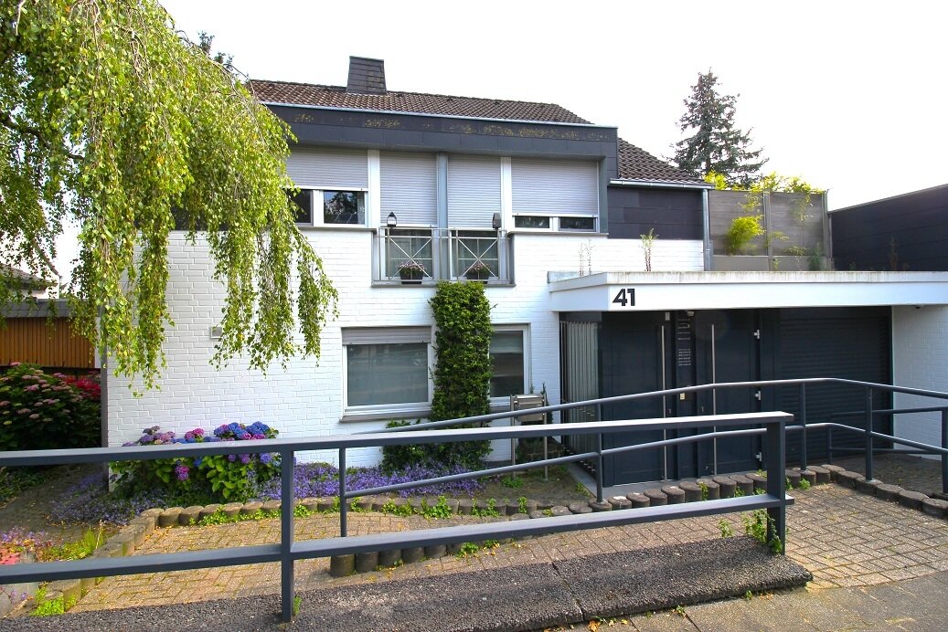 Einfamilienhaus zum Kauf 479.000 € 6 Zimmer 208 m²<br/>Wohnfläche 977 m²<br/>Grundstück Straß Herzogenrath / Straß 52134