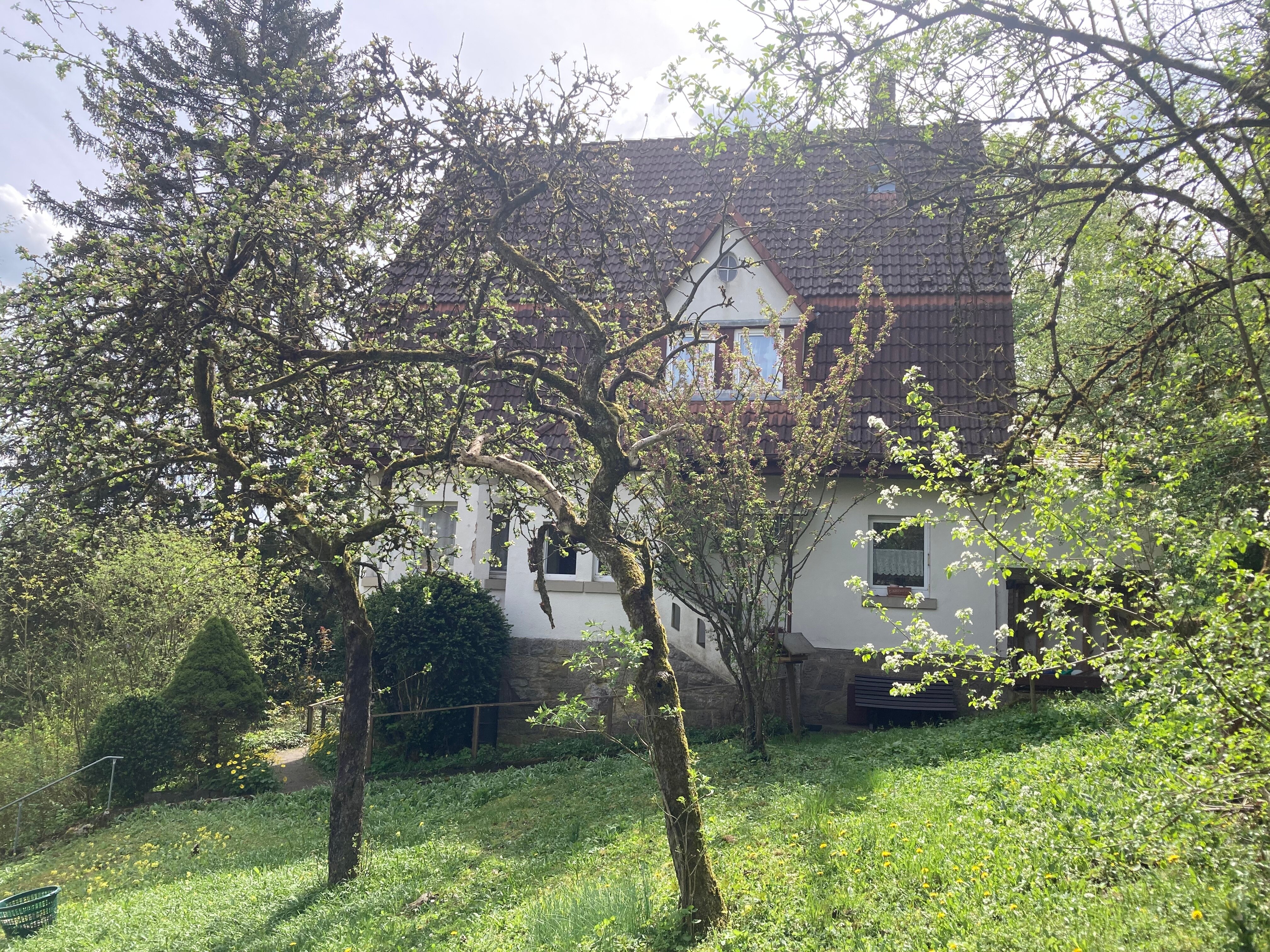 Villa zum Kauf 250.000 € 6 Zimmer 143 m²<br/>Wohnfläche 4.412 m²<br/>Grundstück Freiherr-von-Lutz-Straße 1 Münnerstadt Münnerstadt 97702