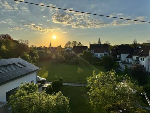 Wohnung zum Kauf 200.000 € 2 Zimmer 57 m² Dachgeschoss, 2. Geschoss frei ab sofort Schlierbacher Str. 25 Kirchheim Kirchheim unter Teck 73230