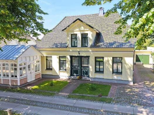 Mehrfamilienhaus zum Kauf 1.180.000 € 7 Zimmer 261 m² 769 m² Grundstück frei ab sofort Wustrow 18347
