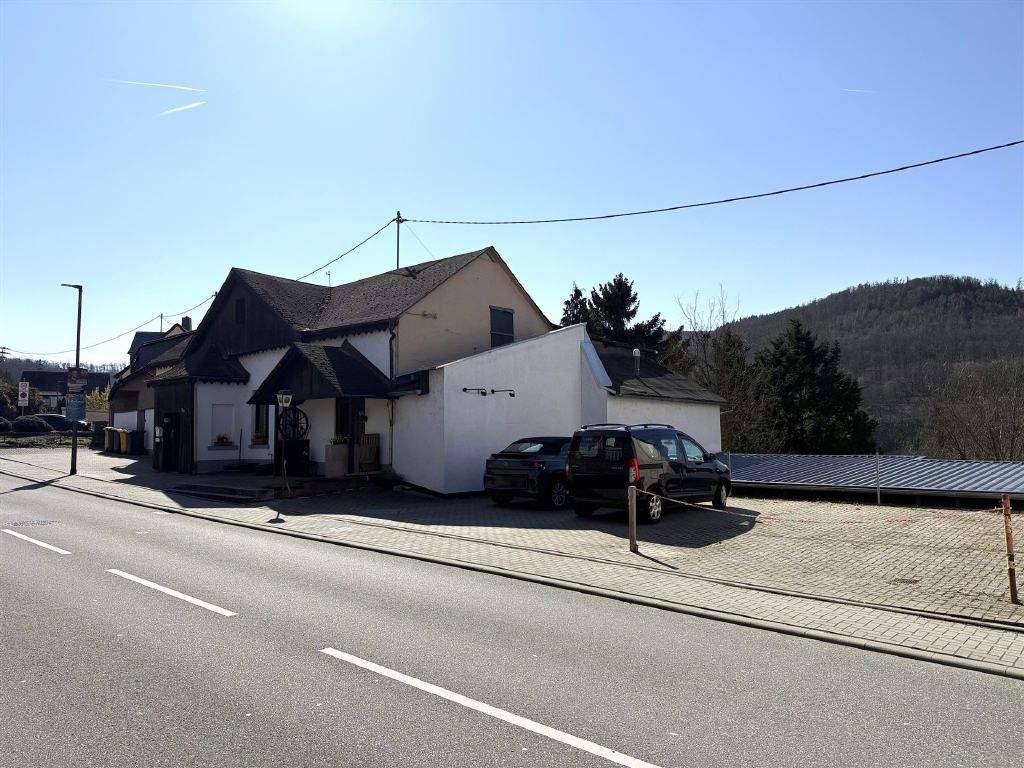 Immobilie in Nassau - Vielfältig nutzbare Immobilie an der Bundesstraße - Gaststätte, ELW, Kegelbahn & Grünland - Bild 2