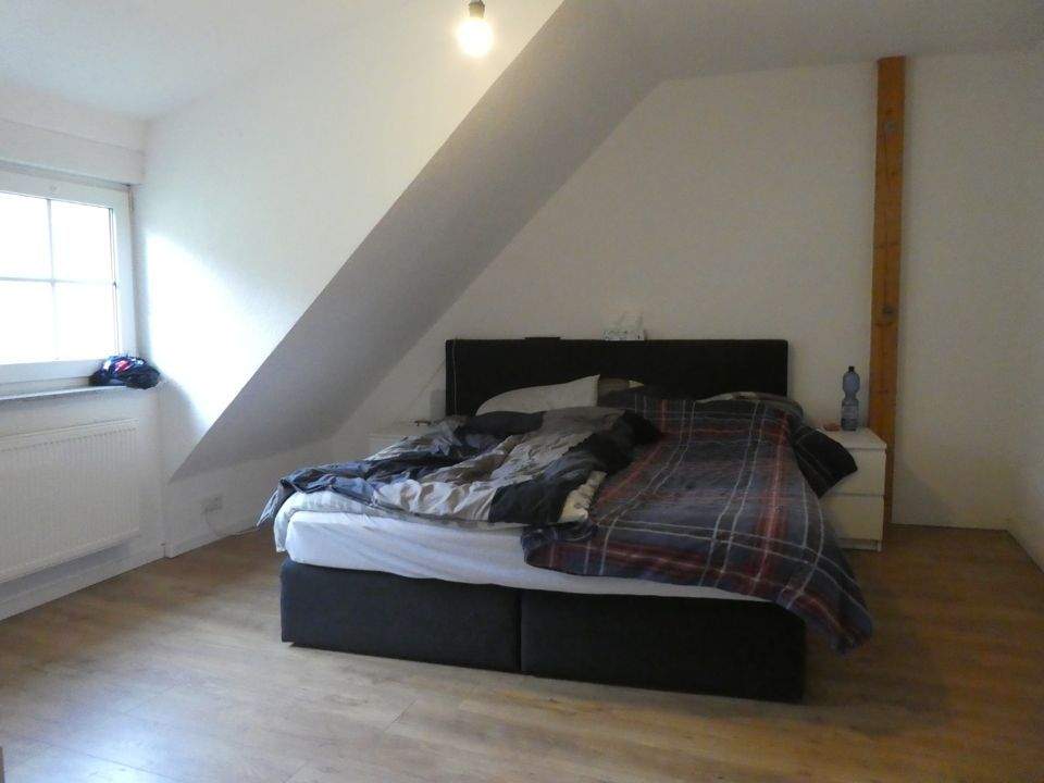 Immobilie in Gladenbach - Zwei Häuser, viele Möglichkeiten - Leerstehendes Ensemble auf einem Grundstück! - Bild 2