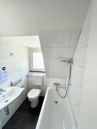 Wohnung zur Miete 349 € 1 Zimmer 33,7 m² Dachgeschoss, 2. Geschoss Lönsweg 19 Stadtkern - West Hemer 58675