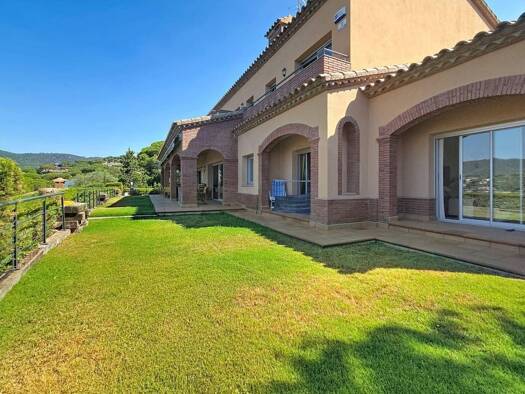 Chalet zum Kauf 1.950.000 € 7 Zimmer 2.577 m² 881 m² Grundstück Cabrils 08348