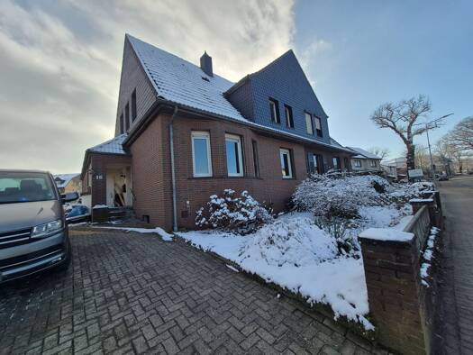 Doppelhaushälfte zur Miete 1.450 € 5 Zimmer 175 m² 600 m² Grundstück frei ab 01.04.2026 Hude Hude (Oldenburg) 27798