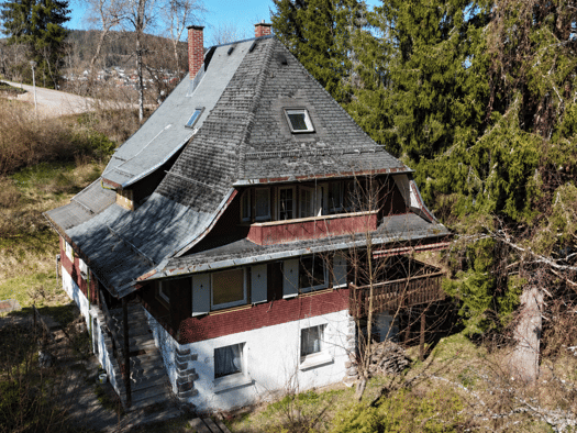 Einfamilienhaus zum Kauf 270.000 € 11 Zimmer 193 m² 1.576 m² Grundstück Neustadt Titisee-Neustadt 79822