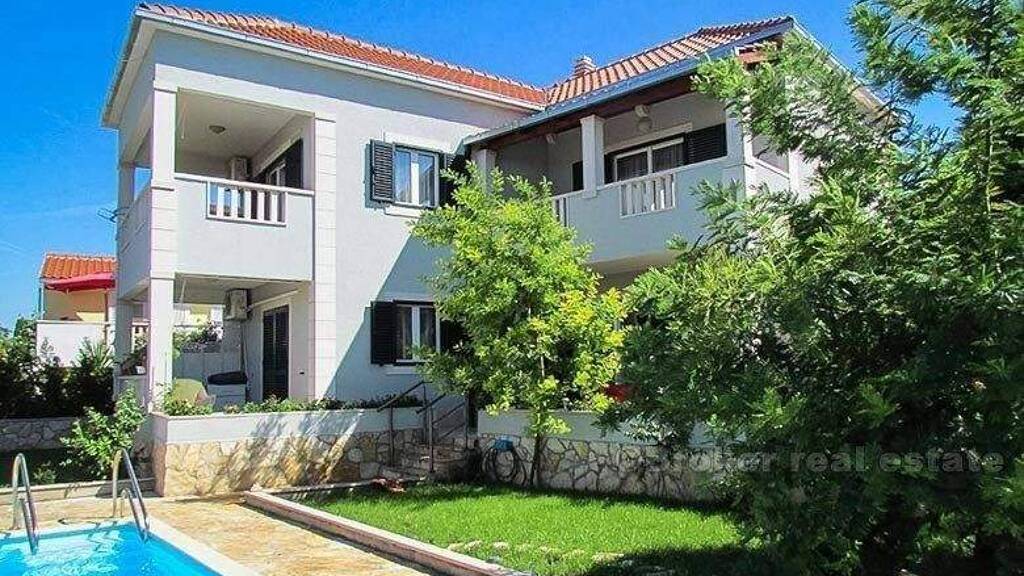 Haus zur Miete 490 € 4 Zimmer 250 m² Supetar