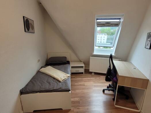WG-Zimmer zur Miete auf Zeit 530 € 9 m² frei ab 30.08.2026 Landhausstraße Ost Ost 70188