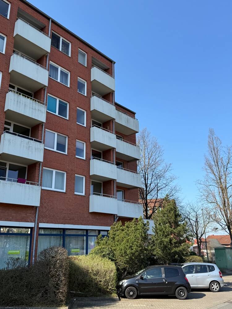 Immobilie in Wedel - Arbeiten oder Wohnen? Praxisräume, Bürofläche oder doch einfach 5-Zimmer-ETW mit 2  Balkonen? - Bild 3