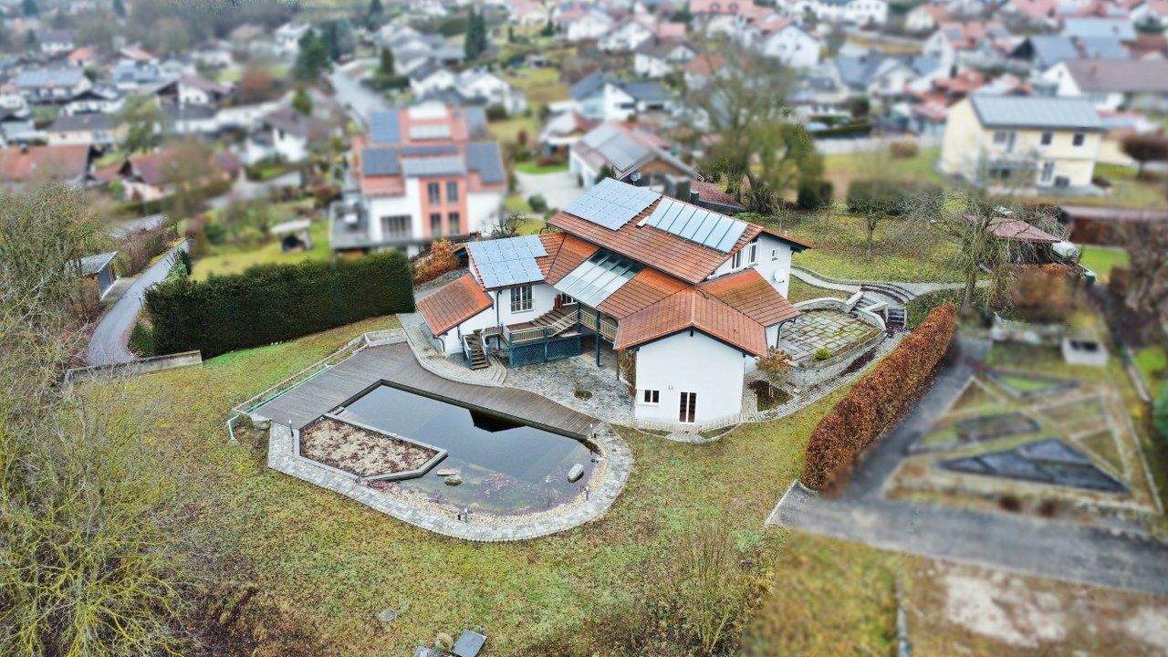 Immobilie in Hofkirchen - Luxuriöses Anwesen in absoluter Premiumlage – unverbaubarer Panoramablick & großzügiges Grundstück - Bild 2