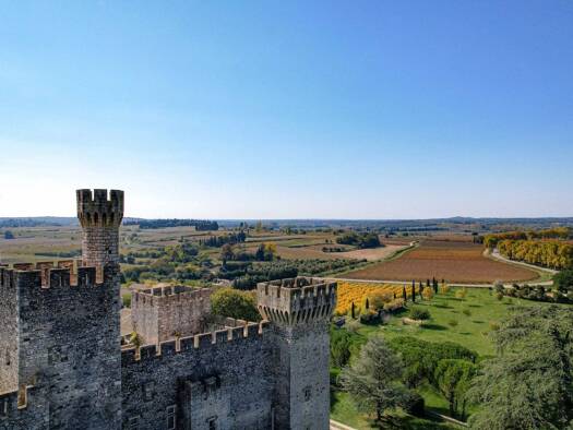 Schloss zum Kauf 5.000.000 € 36 Zimmer 1.029 m² 11.710 m² Grundstück UZES 30700
