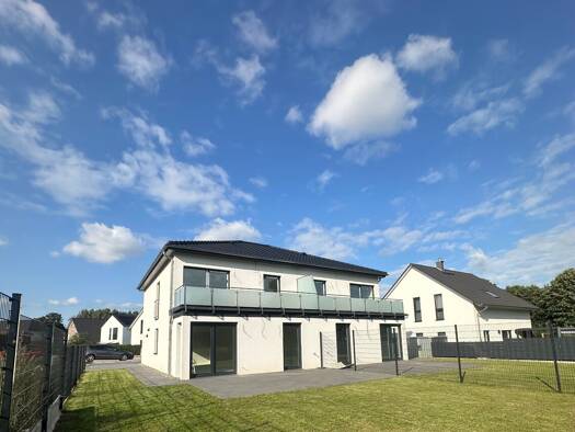 Doppelhaushälfte zum Kauf - Erstbezug 419.000 € 4 Zimmer 132 m² 350 m² Grundstück frei ab sofort Lauenburg/Elbe 21481