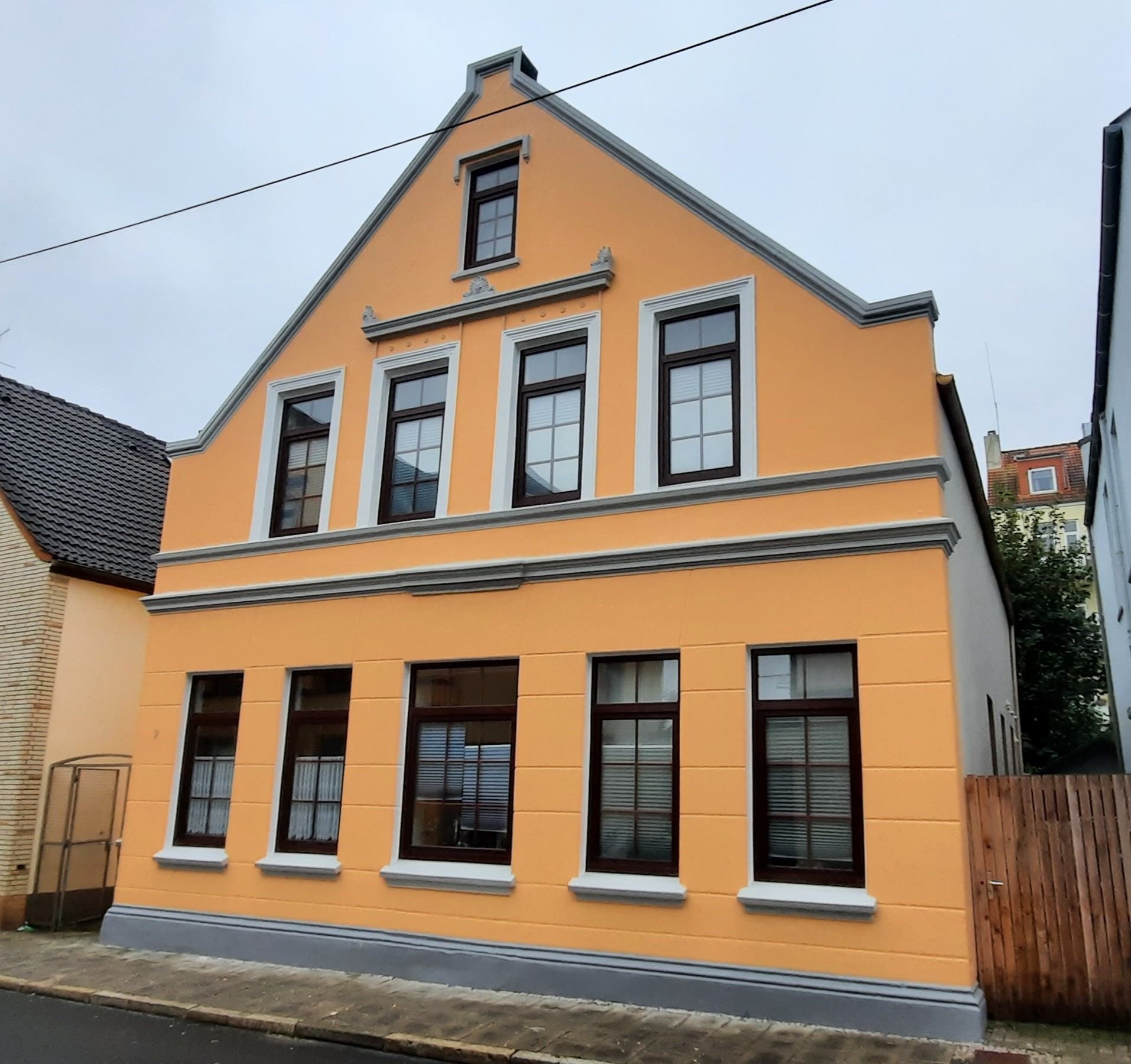 Mehrfamilienhaus zum Kauf 350.000 € 7 Zimmer 240 m²<br/>Wohnfläche 410 m²<br/>Grundstück Klushof Bremerhaven 27576