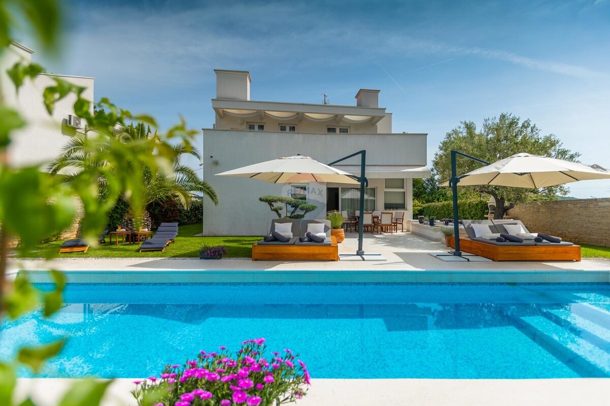 Villa zum Kauf 980.000 € 5 Zimmer 224 m²<br/>Wohnfläche 667 m²<br/>Grundstück Rovinj 52210