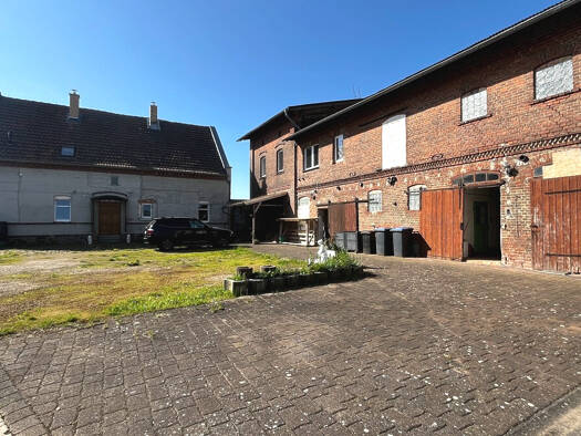 Mehrfamilienhaus zum Kauf 280.000 € 12 Zimmer 320 m² 3.894 m² Grundstück Stumsdorf Zörbig / Stumsdorf 06780
