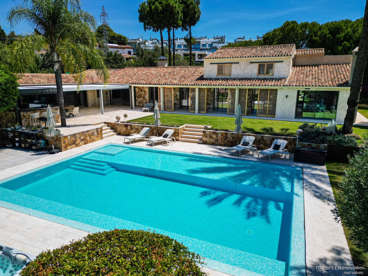 Villa zum Kauf 4.500.000 € 7 Zimmer 800 m²<br/>Wohnfläche 2.300 m²<br/>Grundstück Marbella East 29600