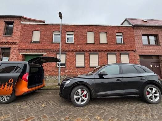 Haus zum Kauf 33.800 € 8 Zimmer 190 m² 1.270 m² Grundstück Tangerhütte 39517