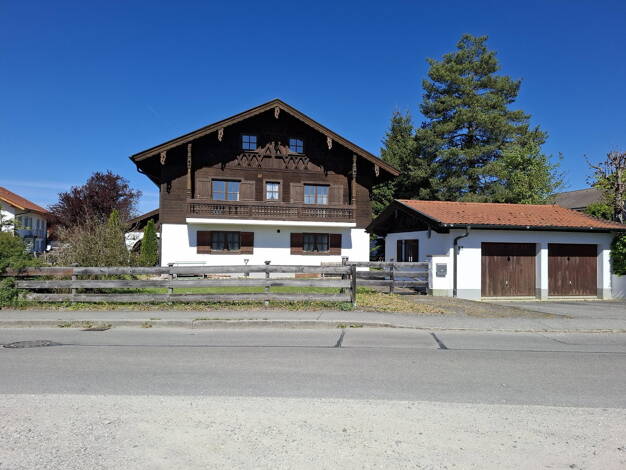 Mehrfamilienhaus zum Kauf provisionsfrei 1.090.000 € 9 Zimmer 300 m² 931 m² Grundstück Huglfing Huglfing 82386