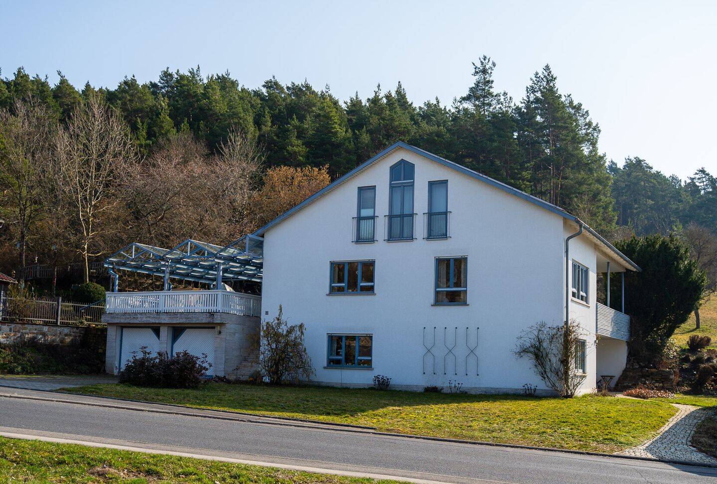 Immobilie in Bastheim - Traumhaus mit großem Grundstück am Waldrand - Bild 0