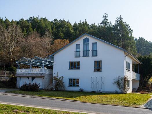 Einfamilienhaus zum Kauf 449.000 € 10 Zimmer 247 m² 1.349 m² Grundstück Bastheim 97654