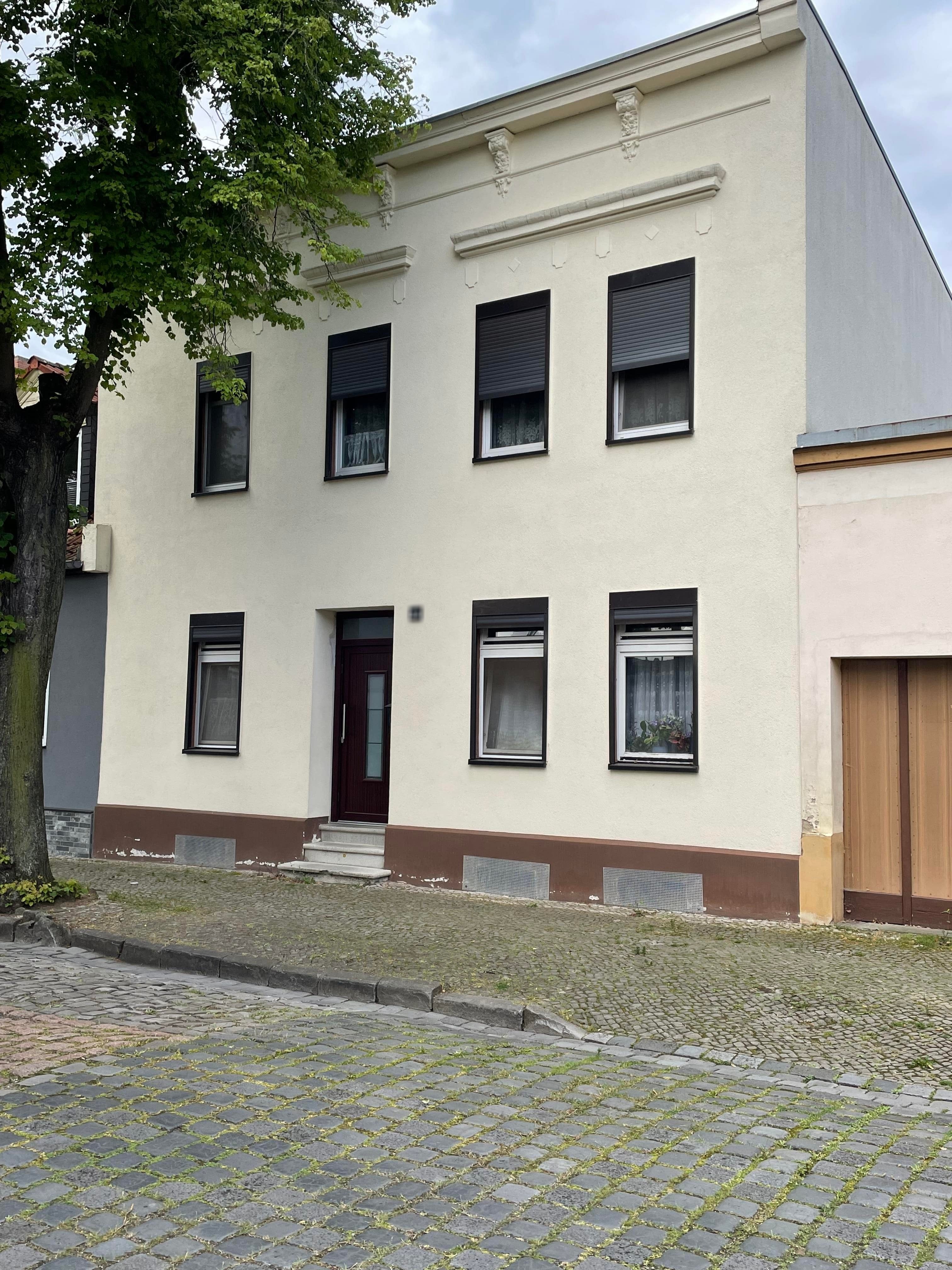 Einfamilienhaus zum Kauf 125.000 € 8 Zimmer 180 m²<br/>Wohnfläche 242 m²<br/>Grundstück Bernburg Bernburg 06406