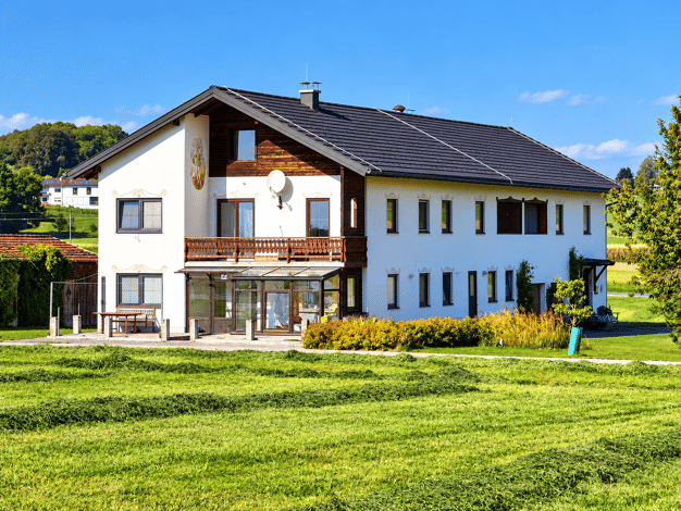 Mehrfamilienhaus zum Kauf 715.000 € 12 Zimmer 330 m² 4.649 m² Grundstück frei ab sofort Diepoltsdorf 16 Ostermiething 5121