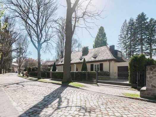 Villa zum Kauf 5 Zimmer 330 m² 1.486 m² Grundstück frei ab 01.07.2026 Dahlem Berlin 14195