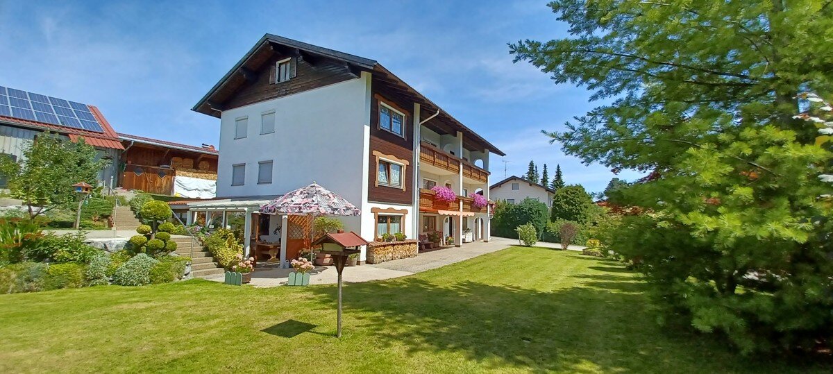 Mehrfamilienhaus zum Kauf 1.300.000 € 12 Zimmer 331 m²<br/>Wohnfläche 1.900 m²<br/>Grundstück Seeg Seeg 87637