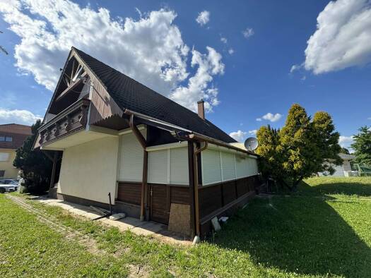 Einfamilienhaus zur Miete 1.100 € 6 Zimmer 243 m² 838 m² Grundstück Hévíz 8380