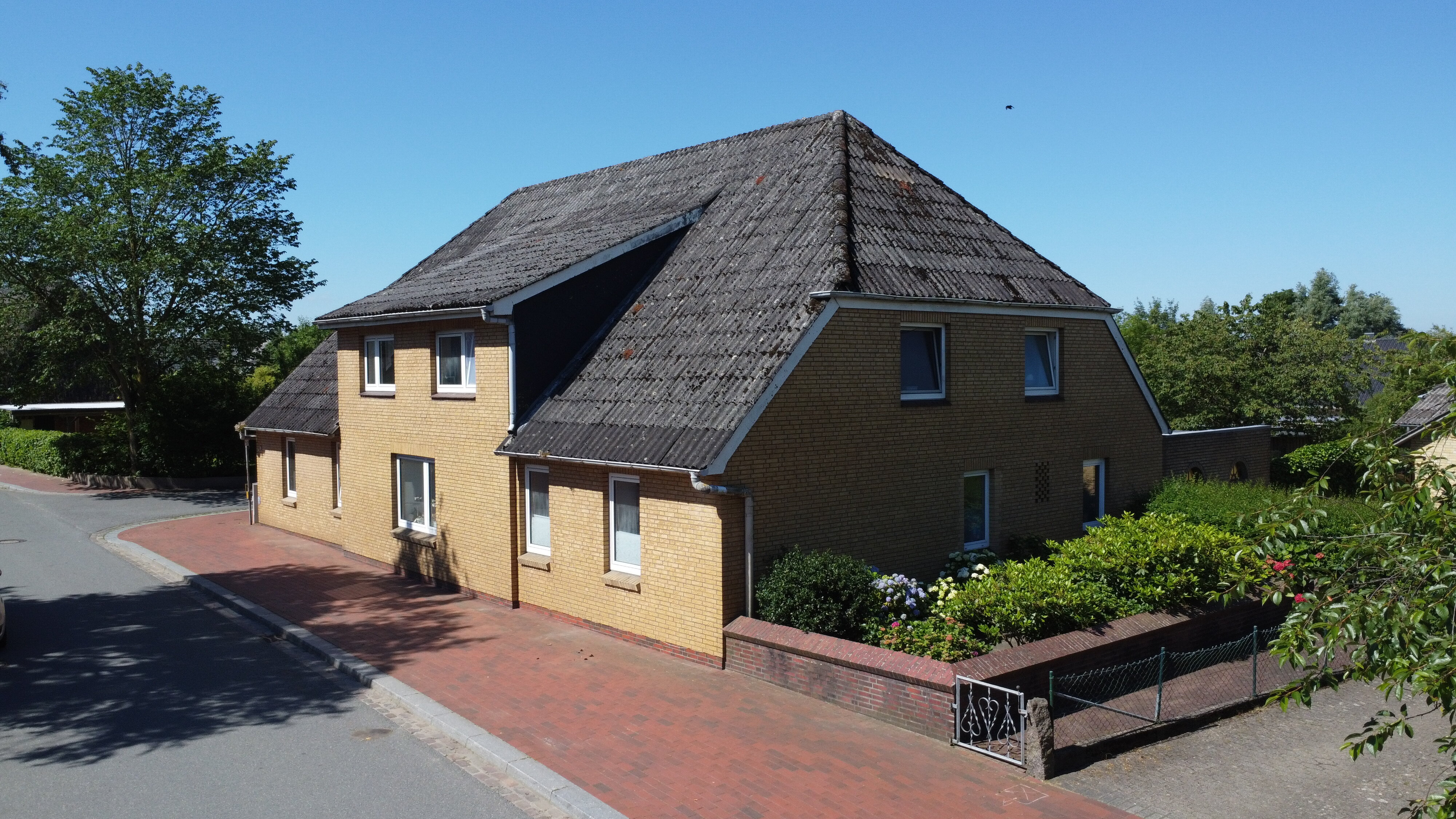 Mehrfamilienhaus zum Kauf 249.000 € 13 Zimmer 280 m²<br/>Wohnfläche 1.373 m²<br/>Grundstück Schwabstedt 25876