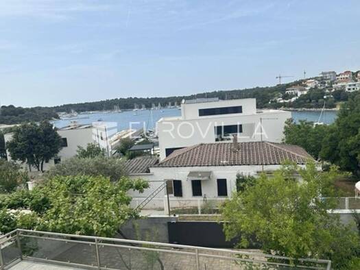 Haus zur Miete 4.200 € 3 Zimmer 250 m² Nova Veruda Pula