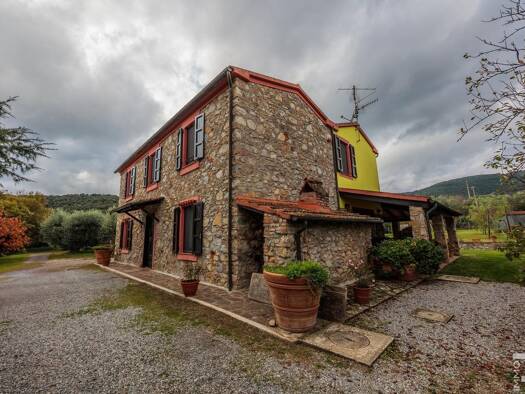 Haus zum Kauf 550.000 € 6 Zimmer 218 m² 20.000 m² Grundstück frei ab sofort Gavorrano