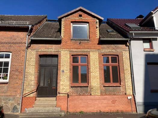 Reihenmittelhaus zum Kauf 130.000 € 4 Zimmer 95 m² 793 m² Grundstück Teterow 17166