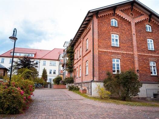 Wohnung zur Miete 532 € 2 Zimmer 76 m² 2. Geschoss frei ab sofort Augustastr. 13 Neustrelitz 17235