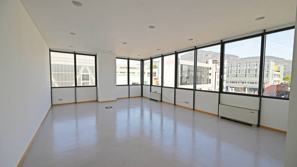 Büro zum Kauf 990.000 € 9 Zimmer Enrico-Fermi-Straße 20 Bozen 39100