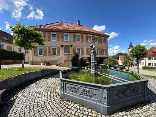 Haus zum Kauf 310.000 € 10 Zimmer 230 m² 794 m² Grundstück Böttingen 78583