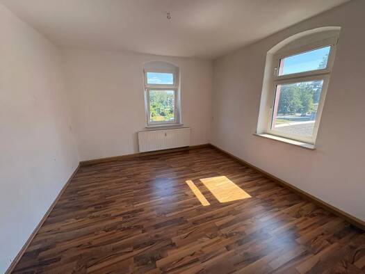 Wohnung zur Miete 335 € 3 Zimmer 67 m² Geschoss 2/3 frei ab sofort Pflockenstraße 40 Oelsnitz Oelsnitz/Erzgebirge 09376