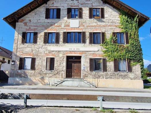 Mehrfamilienhaus zum Kauf als Kapitalanlage geeignet 1.750.000 € 18 Zimmer 535 m² 1.298 m² Grundstück Oderding Polling 82398