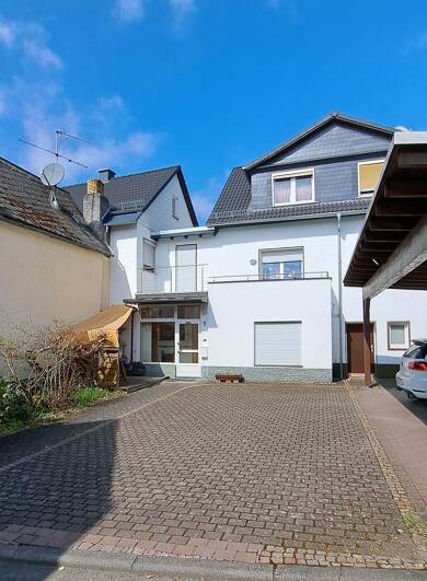Haus zum Kauf 329.000 € 9 Zimmer 220 m² 747 m² Grundstück Oberndorf Solms 35606