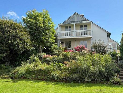 Einfamilienhaus zur Miete 2.600 € 7 Zimmer 220 m² 753 m² Grundstück frei ab 01.03.2026 Anger Erlangen 91052