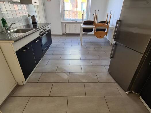 Wohnung zur Miete 470 € 4 Zimmer 65 m² Freiimfelde Halle 06112
