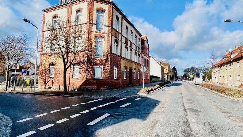 Mehrfamilienhaus zum Kauf als Kapitalanlage geeignet 300.000 € 11 Zimmer 340 m² 824 m² Grundstück Finsterwalde 03238