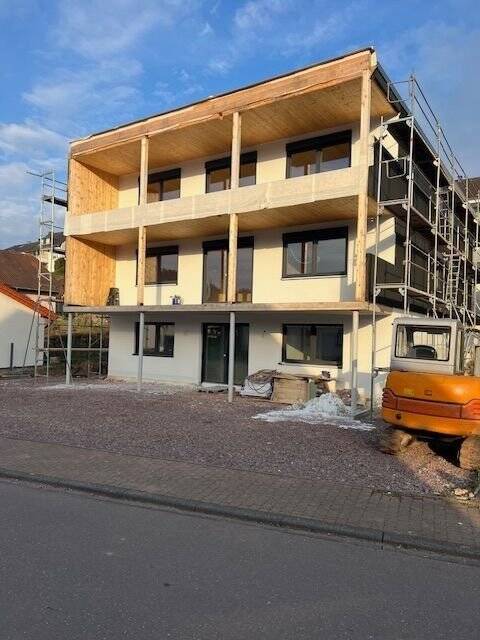 Immobilie in Saarburg - Barrierefreie Obergeschoßwohnung in Saarburg-Beurig mit tollem Burgblick - Bild 1