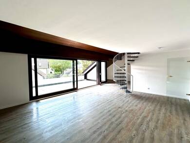 Maisonette zur Miete 1.690 € 3 Zimmer 149 m² Dachgeschoss, 2. Geschoss frei ab sofort Dechant-Heimbach-Strasse 36 Schweinheim Bonn 53177