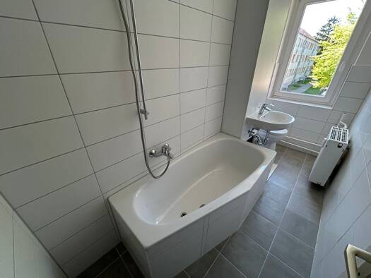 Wohnung zur Miete 334 € 3 Zimmer 59,5 m² 1. Geschoss Hans-Stubbe-Straße 7 Gatersleben Seeland 06466